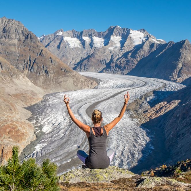 Yoga am Grossen Aletschgletscher